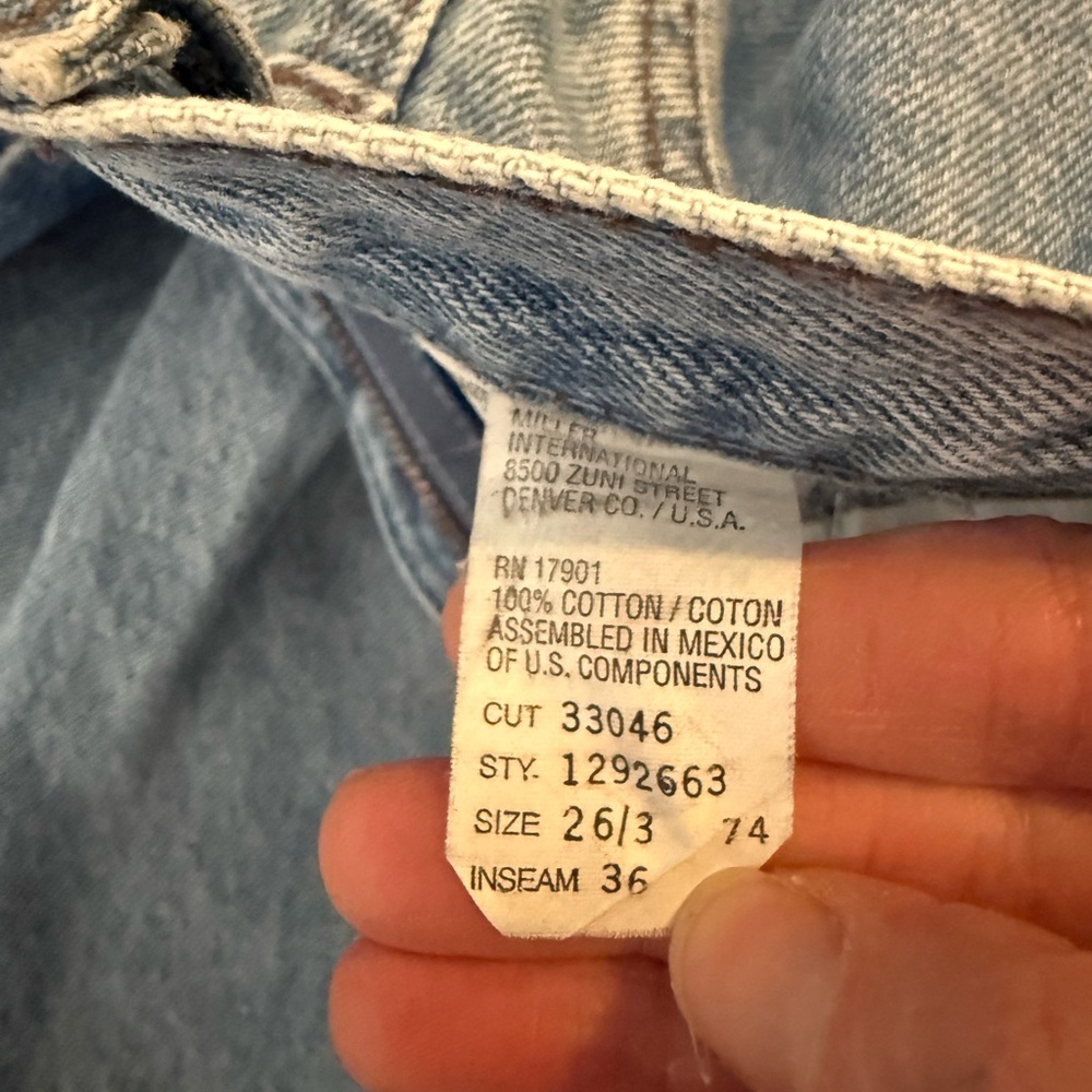 Rockies Authentic Vintage Light Blue Jeans with unique Mountain patch on back. - Picture 8 of 15